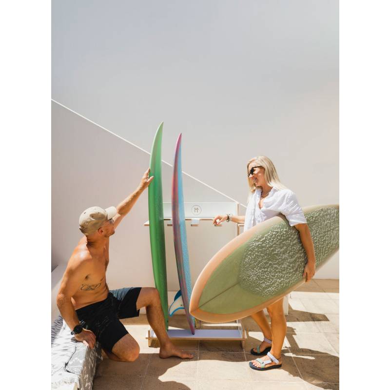 Q8 Freestanding Surfboard Rack - White with board outdoor