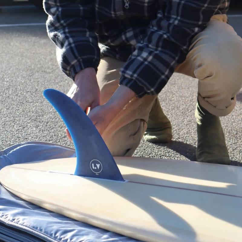 LVfins LB Straight 7.5" Single Fin - Blue getting attached to a longboard